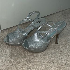 9 1/2 Fioni Glittery Heels